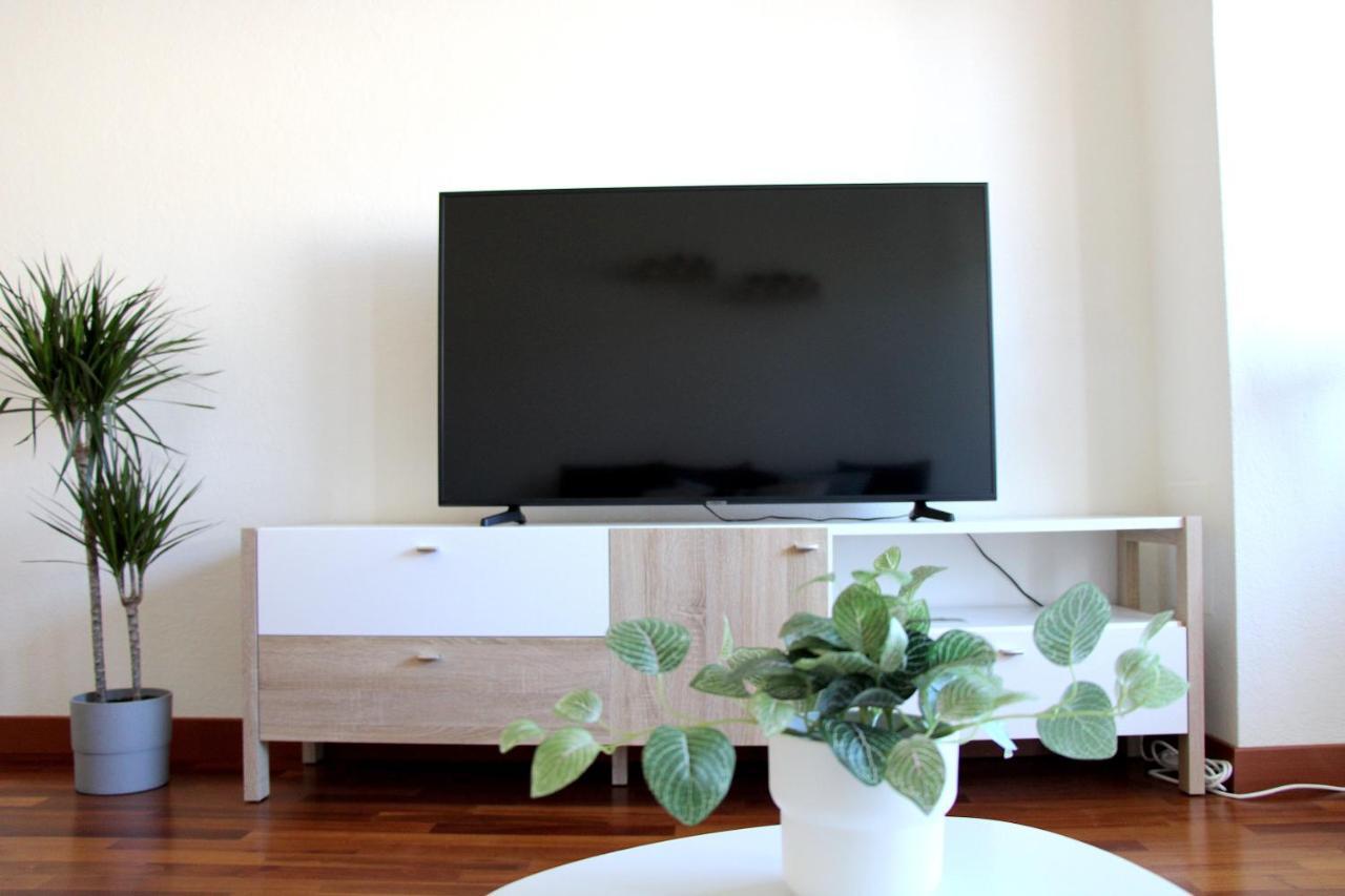 Cozy Apartment With Free Parking & Close To Lake Лугано Экстерьер фото